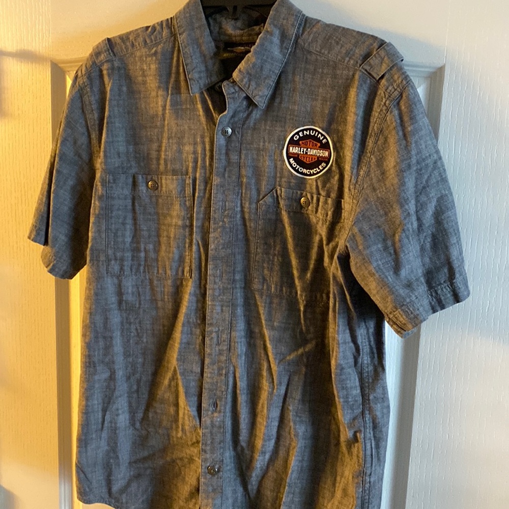 Harley-Davidson mens button down shirt. I wore this three times.